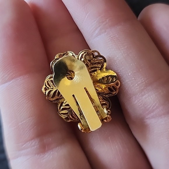 VTG clip on earrings - Picture 7 of 8